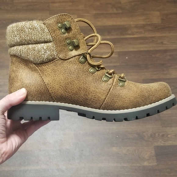 Women's Cliffs Boots - Picture 2 of 9